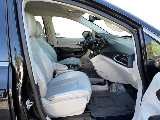 Used 2021 Chrysler Voyager Lxi FWD image 12