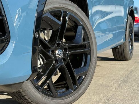 New 2026 Volkswagen Tiguan SE R-Line FWD image 2
