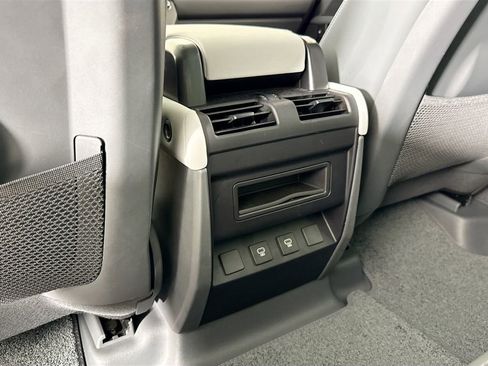 Used 2025 Land Rover Defender 110 X-Dynamic SE image 16