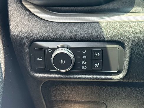 Used 2020 Ford Explorer XLT w/ Equipment Group 202A AWD/4WD image 38