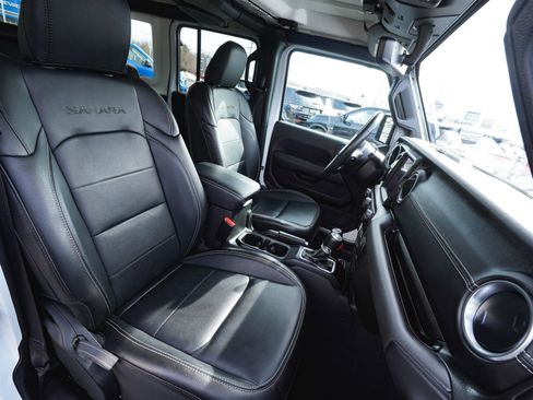 Used 2023 Jeep Wrangler Unlimited Sahara w/ Cold Weather Group image 43