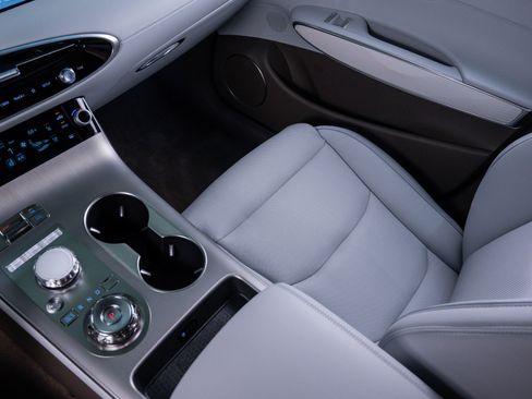 New 2026 Genesis GV70 2.5T Advanced AWD/4WD image 25