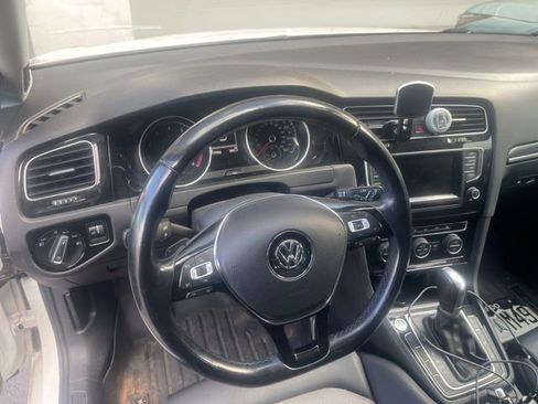 Used 2015 Volkswagen Golf 4-Door FWD image 11