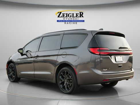 Used 2023 Chrysler Pacifica Limited w/ S Appearance Package AWD/4WD image 6