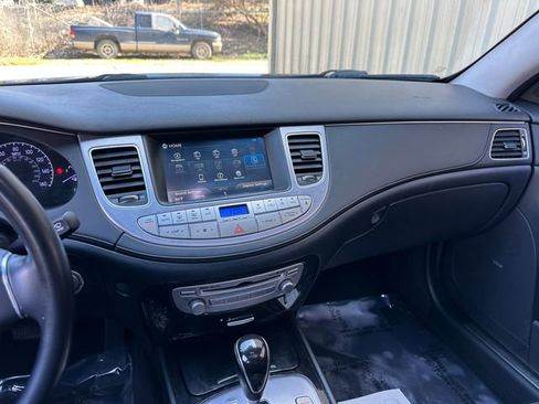 Used 2013 Hyundai Genesis 3.8 w/ Technology Pkg image 17