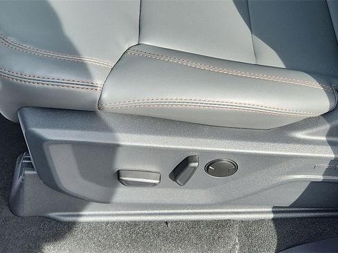 New 2025 Ford Expedition Active image 16