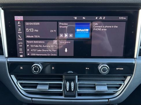 Certified 2023 Porsche Macan image 9