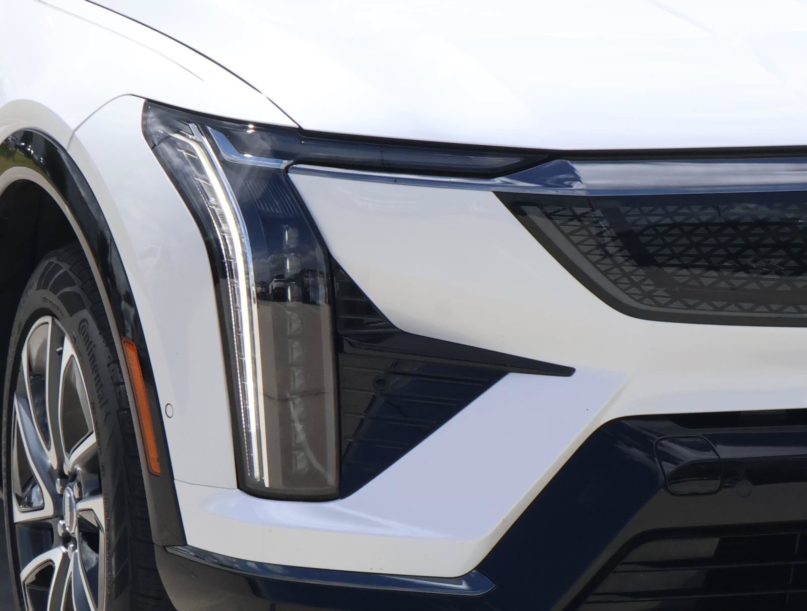 Certified 2025 Cadillac Optiq Sport 2 AWD/4WD image 9