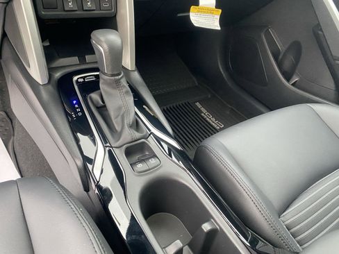 Used 2024 Toyota Corolla Cross AWD Hybrid w/ Convenience Package image 18