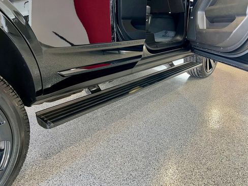 Used 2021 GMC Yukon Denali w/ Denali Premium Package image 32