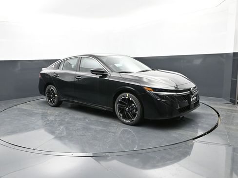 New 2026 Nissan Sentra SR w/ SR Premium Package FWD image 3