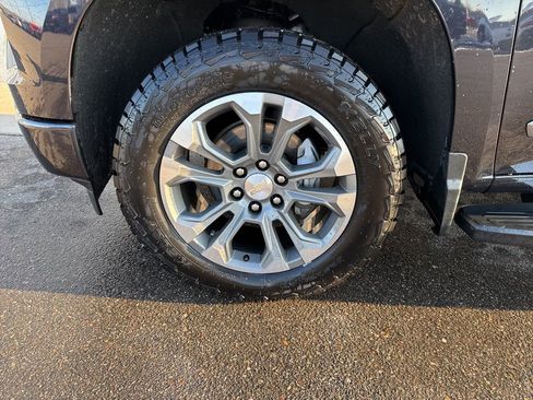 Used 2022 Chevrolet Silverado 1500 High Country w/ Z71 Off-Road Package image 7