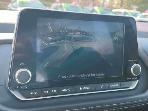 Used 2023 Nissan Rogue S image 16