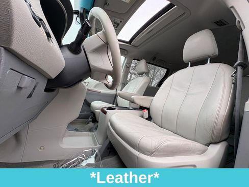 Used 2011 Toyota Sienna XLE image 15