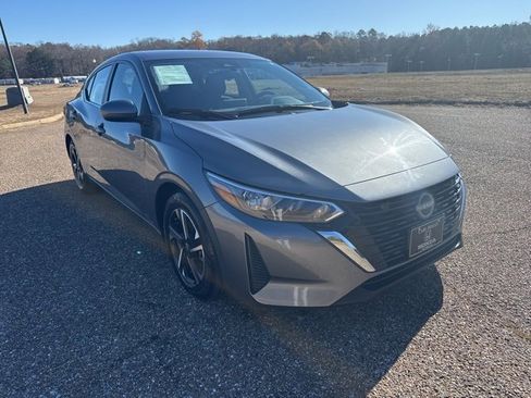 Used 2024 Nissan Sentra SV image 2