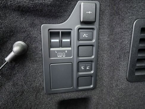 New 2025 Land Rover Discovery S AWD/4WD image 15