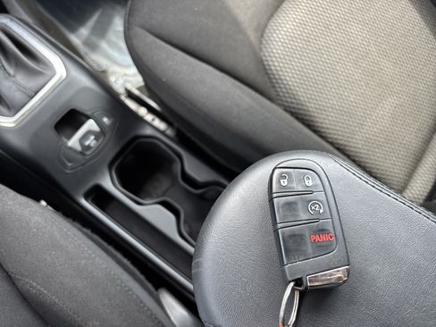 Used 2020 Jeep Renegade Altitude AWD/4WD image 34