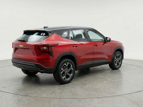 Used 2025 Chevrolet Trax LT image 9