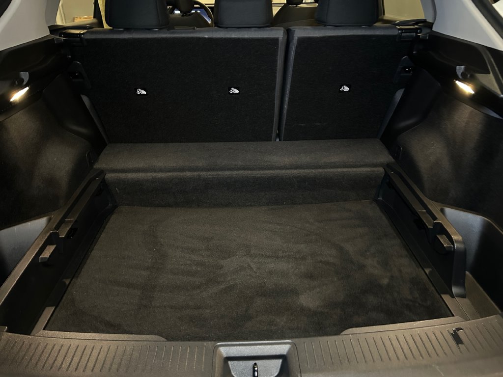 Used 2023 Nissan Ariya FWD image 18