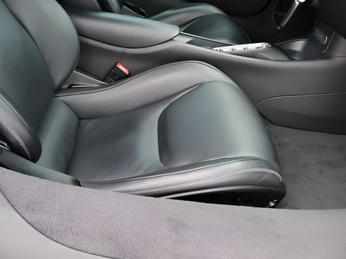 Used 2023 McLaren Artura RWD image 16