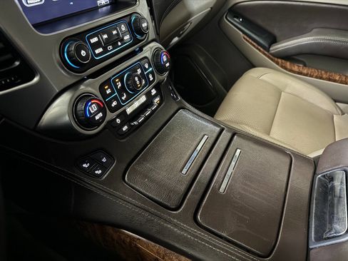 Used 2015 Chevrolet Suburban LTZ RWD image 60