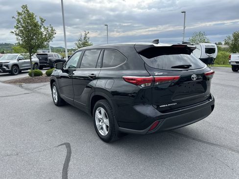 Used 2023 Toyota Highlander LE AWD/4WD image 5