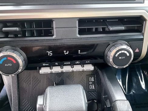 Used 2025 Toyota Tacoma TRD Off-Road image 31