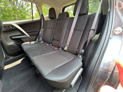 Used 2018 Toyota RAV4 LE w/ All Weather Liner Package AWD/4WD image 32