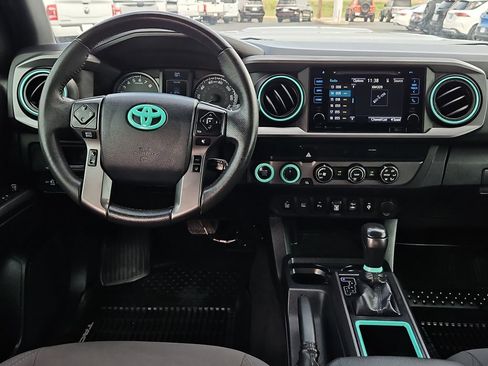 Used 2019 Toyota Tacoma TRD Sport w/ Technology Package AWD/4WD image 17
