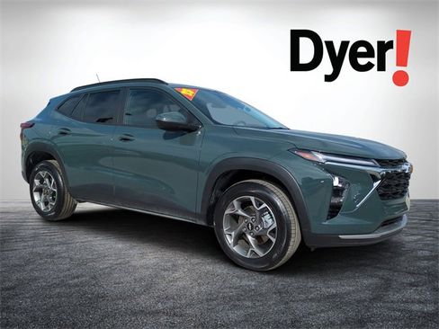 Certified 2025 Chevrolet Trax LT image 1