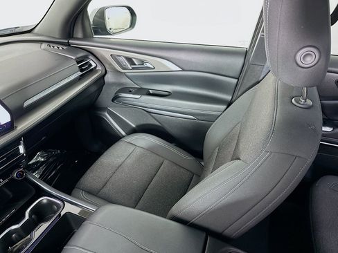 Used 2025 Chevrolet Traverse LT AWD/4WD image 23