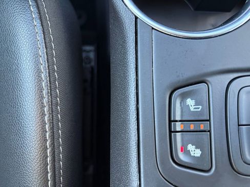 Used 2023 GMC Terrain SLT image 4