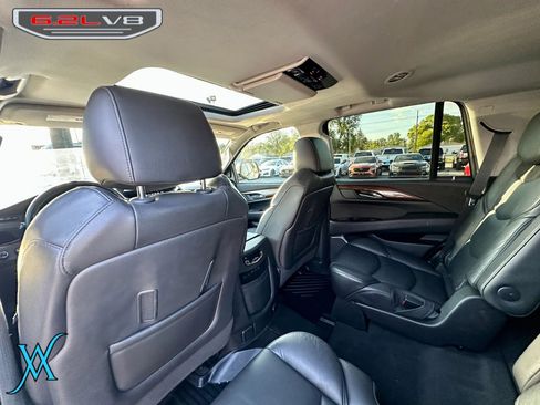 Used 2020 Cadillac Escalade Luxury AWD/4WD image 24