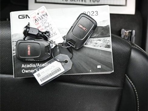 Used 2023 GMC Acadia SLT image 12