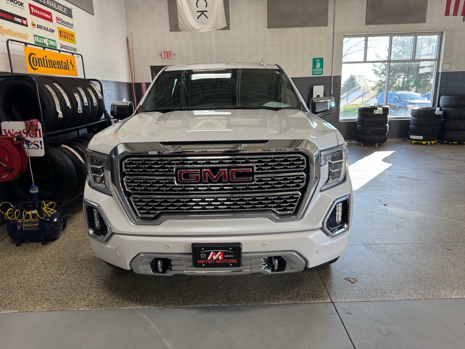 Used 2020 GMC Sierra 1500 Denali w/ Driver Alert Package II AWD/4WD image 2