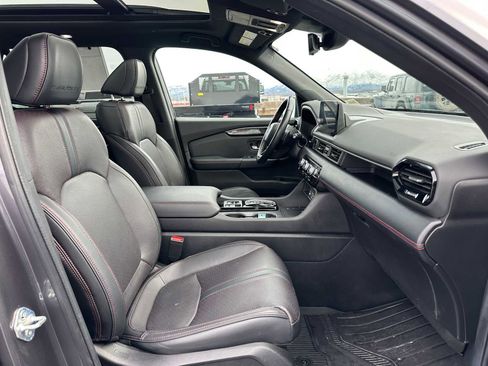 Used 2025 Honda Pilot Black Edition image 16