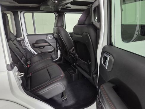 Certified 2025 Jeep Wrangler Unlimited Rubicon image 30