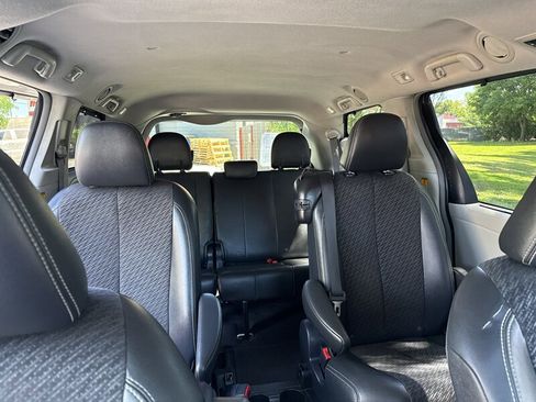 Used 2011 Toyota Sienna SE w/ Preferred Pkg FWD image 29