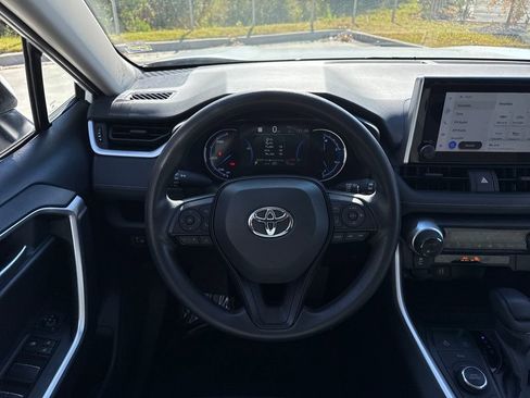 Used 2025 Toyota RAV4 XLE image 18