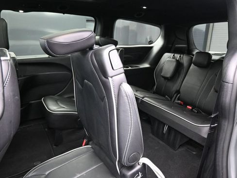 Used 2026 Chrysler Pacifica Limited FWD image 26