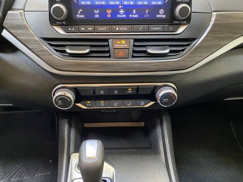 Used 2025 Nissan Altima 2.5 SV FWD image 38