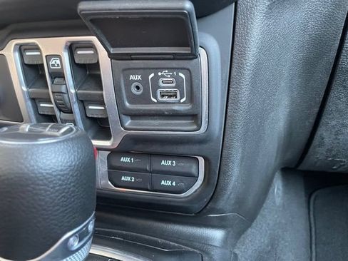 Used 2025 Jeep Gladiator Mojave w/ Convenience Group AWD/4WD image 29