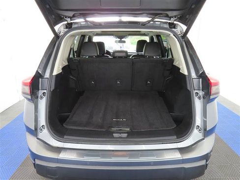 Used 2024 Nissan Rogue SV w/ SV Premium Package FWD image 12