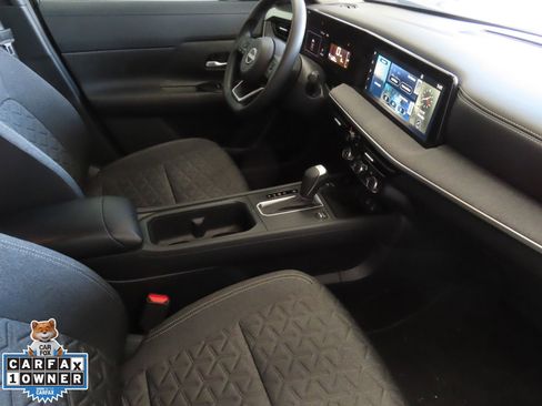 Used 2025 Nissan Kicks SV image 25