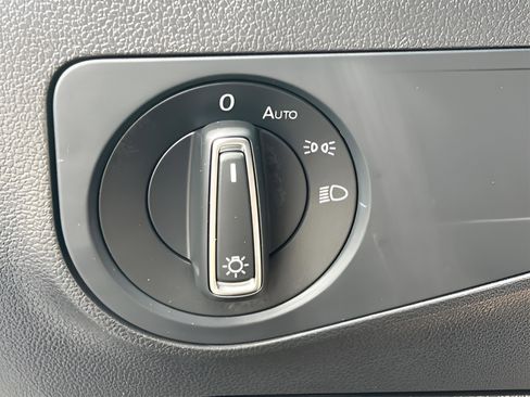 Used 2023 Volkswagen Tiguan SE w/ Panoramic Sunroof Package FWD image 14