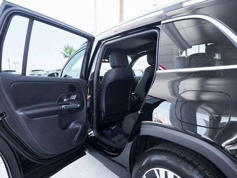 Used 2025 Mercedes-Benz GLB 250 4MATIC w/ Exclusive Package image 16