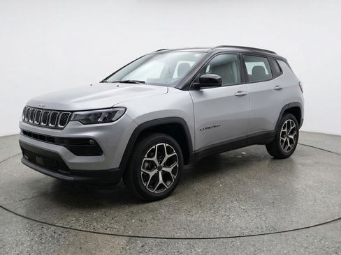 Used 2025 Jeep Compass Limited AWD/4WD image 3