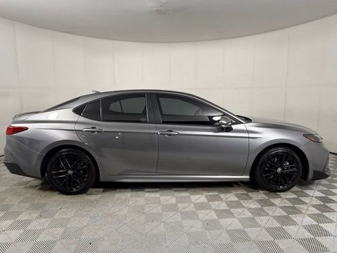 Used 2025 Toyota Camry SE FWD image 7