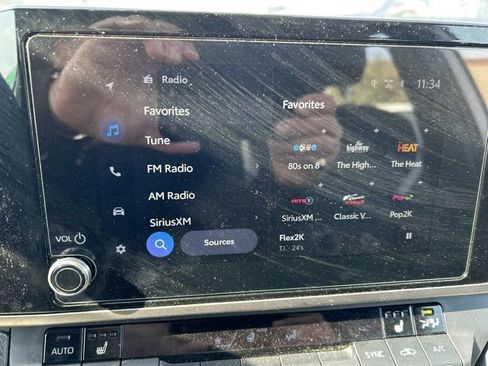 Used 2025 Toyota Camry SE w/ Convenience Package image 12