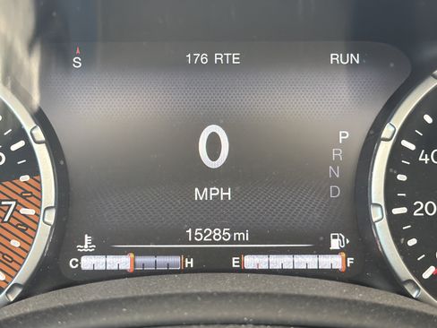 Certified 2022 Jeep Renegade Latitude w/ Convenience Group AWD/4WD image 2
